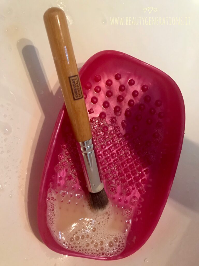 Vaschetta Real Techniques per lavare i pennelli