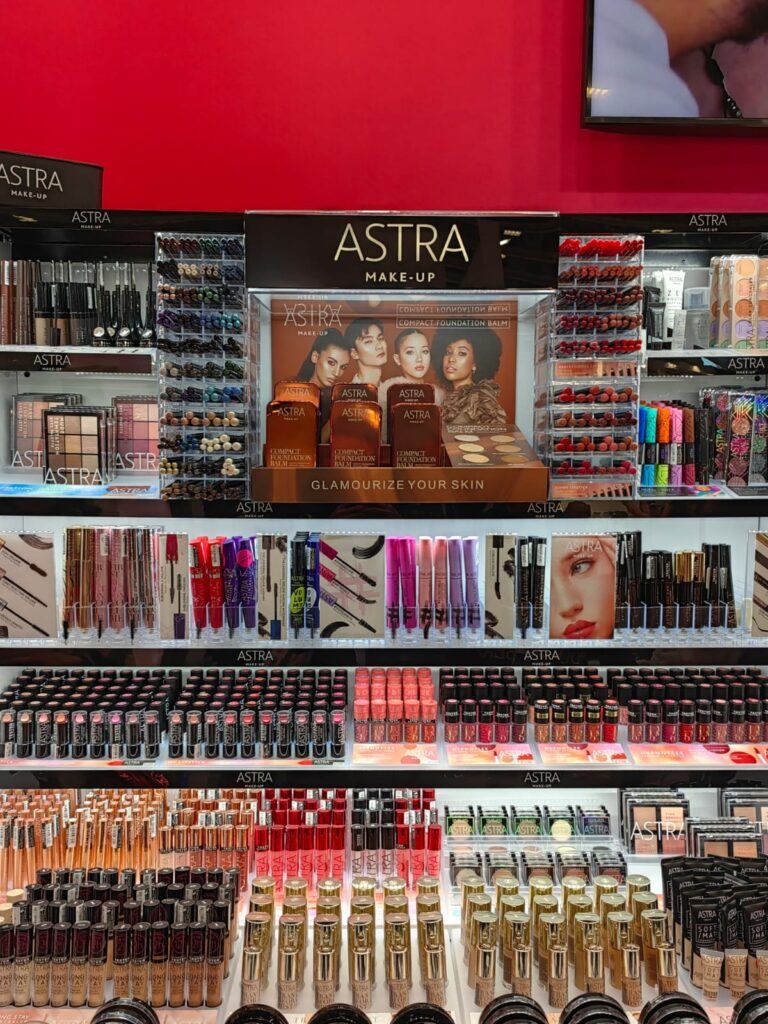 Stand astra make up