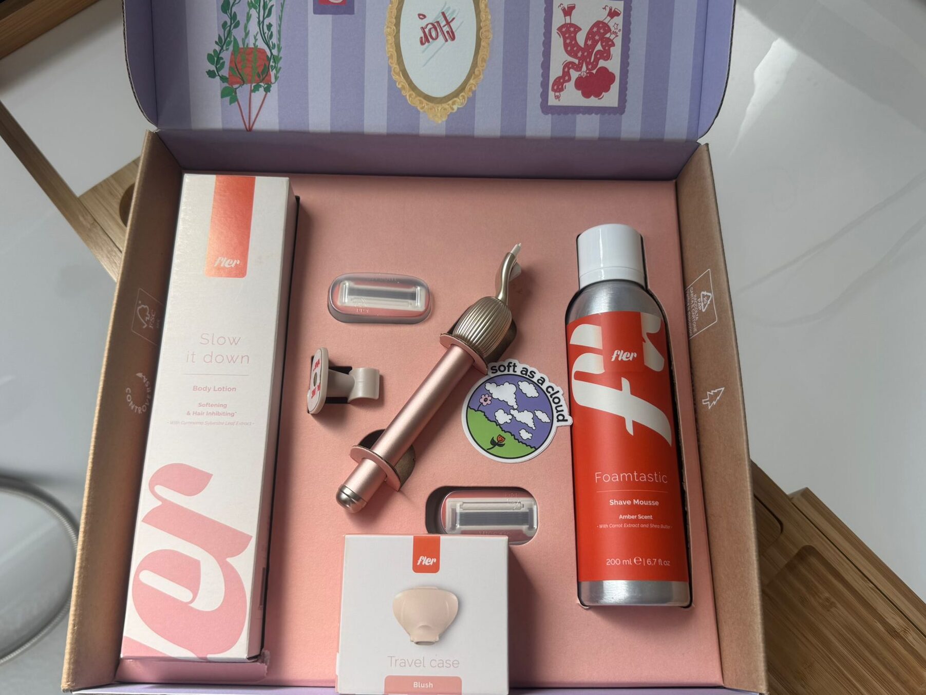 cofanetto completo fler con rasoio rosa, travel case, foamtastic amber, slow it down